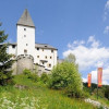 Burg in idyllischer Lage
