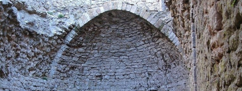 Überreste der Felskirche