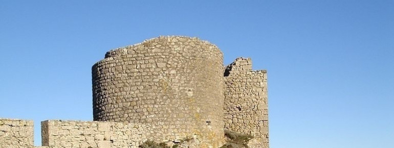 Einer der alten Türme der Burg