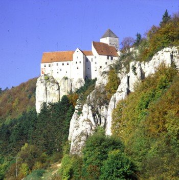 Bekannt ist die Burg für den Fund einer Handschrift des Nibelungenliedes