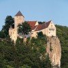 Der 31 Meter hohe Burgfried gehört zu den ältesten Bauteilen der Burg.