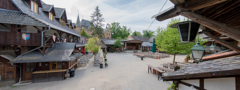 Wenn keine Veranstaltungen stattfinden können die Höfe der Burg jederzeit kostenfrei besucht werden.