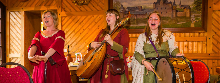 Mittelalterliche Musik darf natürlich bei den verschiedenen Veranstaltungen auf der Burg Satzvey nicht fehlen.