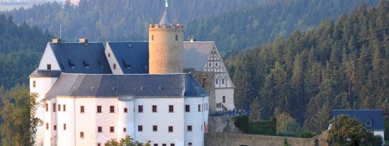 Die mittelalterliche Burg Scharfenstein befindet sich unweit von Chemnitz inmitten des Erzgebirges.