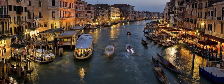 Der Canal Grande bei Nacht
