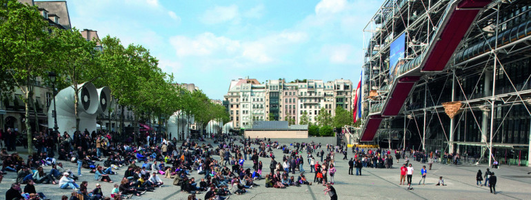 Blick auf den Vorplatz des Centres Pompidou.