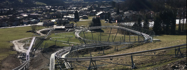 Zwei Kreisel, sieben Steilkurven und zahlreiche Wellen machen die Fahrt zu einer großen Gaudi.