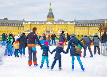 Die Eisbahn in Karlsruhe ist immer einen Besuch wert.