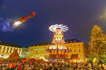 Der Weihnachtsmarkt in Karlsruhe schließt freitags und samstags um 22 Uhr.