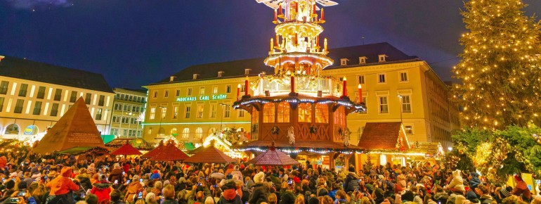 Der Weihnachtsmarkt in Karlsruhe schließt freitags und samstags um 22 Uhr.