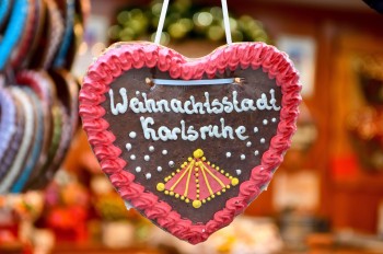 Die Stände auf dem Christkindlesmarkt bieten die verschiedensten, weihnachtlichen Spezialitäten an.