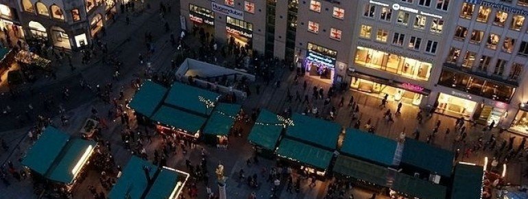 Der Weihnachtsmarkt vom Turm des Rathauses