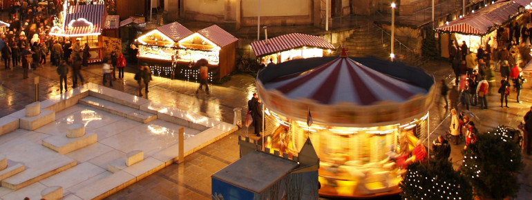 Weihnachtliches Treiben rund um die Neupfarrkirche