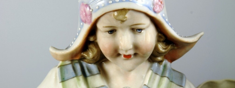 Die wenigen erhaltenen Teepuppen gelten als Raritäten auf dem Puppenmarkt.