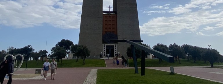 Die Cristo Rei Statue in Lissabon hat das ganze Jahr über geöffnet.
