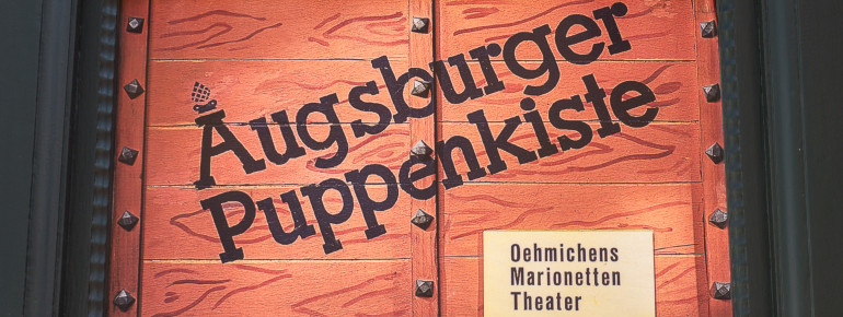 Die Augsburger Puppenkiste befindet sich im Heilig-Geist-Spital am Roten Tor im Herzen der Augsburger Altstadt.