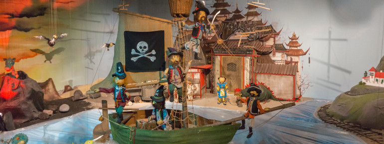 Die wilde 13 sticht in See - eine der Dauerausstellungen im Puppenkistenmuseum.