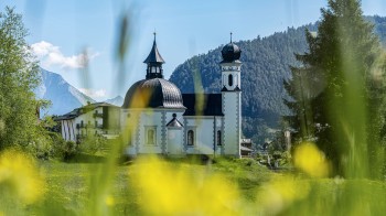 Seekirchl mit Wiese