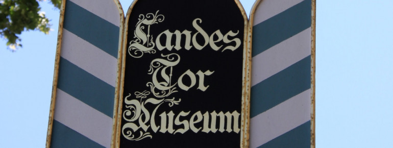 Das Eingangsschild am Landestormuseum der Stadt Furth im Wakd