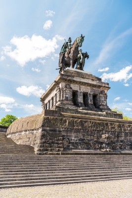 Das Reiterdenkmal von Kaiser Wilhelm I. misst eine stolze Höhe von 38 Metern.