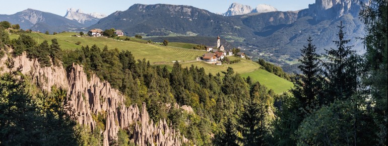 Stille Wächter der Zeit: Die Erdpyramiden am Ritten sind ein faszinierendes Naturdenkmal, das sich mit jedem Regenschauer weiter verändert.