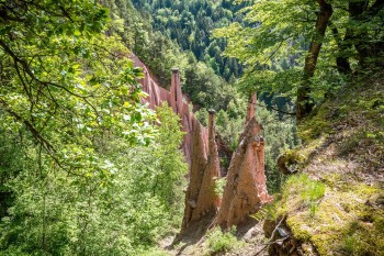 Jahrtausende alte Erosionsprozesse ließen aus Moränenlehm diese einzigartigen Erdpyramiden in Oberbozen entstehen.