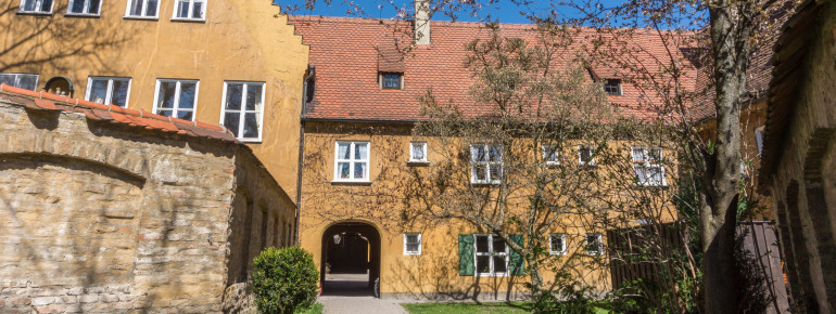 Bewohner zahlen eine Jahreskaltmiete von 88 Cent.