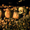 Die Gebeine und Schädel von Millionen von Parisern liegen in den unterirdischen Steinbrüchen, den Katakomben.