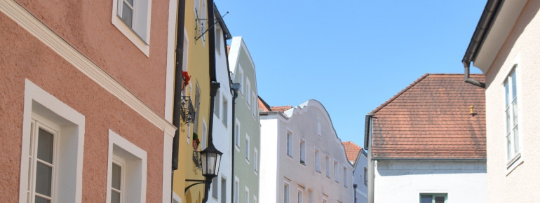 Malerische Gassen laden zum Flanieren ein.