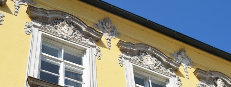Detail der prächtigen Fassade des barocken Kuchlerhauses.