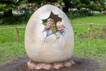 Das DINOLAND bietet ein interaktives Urzeit-Klassenzimmer, in dem Kinder Spannendes über Dinosaurier entdecken können.