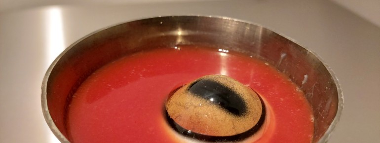 Ekel oder Delikatesse? Im Museum wird Ziegenauge in Tomatensaft serviert.