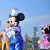 Im Disneyland kann man Micky Maus persönlich treffen.
