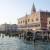 Der Dogenpalast ist eine der bekanntesten Sehenswürdigkeiten in Venedig.