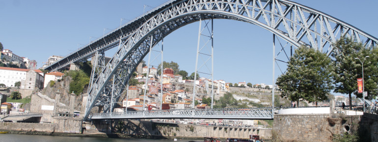 Die Dom-Luís-Brücke verbindet Porto mit Vila Nova de Gaia
