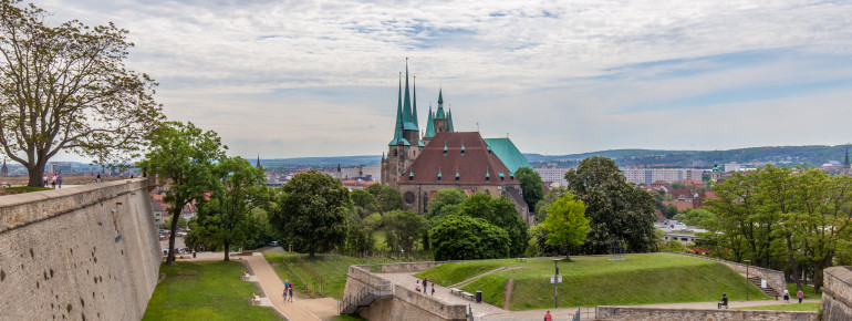 Blick von der Zitadelle Petersberg auf Dom St. Marien und St. Severi