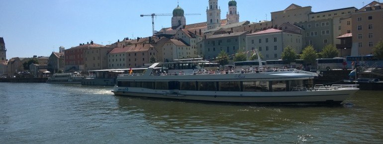 Die "Sissi" vor der Passauer Altstadt