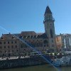 Blick vom Schiff auf den Rathausplatz von Passau