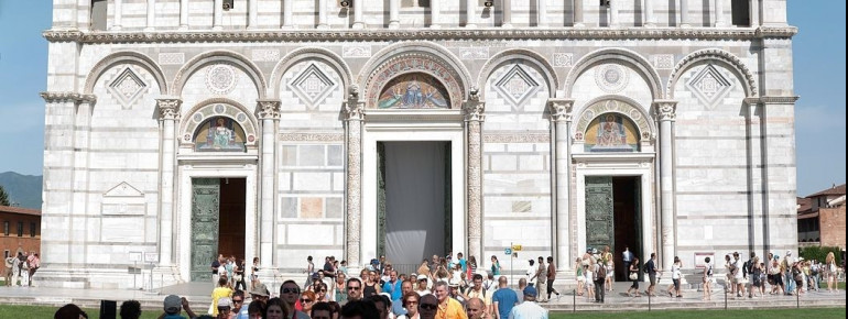 Frontansicht des Doms