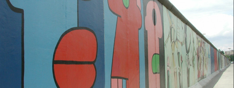 Die East Side Gallery ist ein authentisches Denkmal für die Wiedervereinigung.