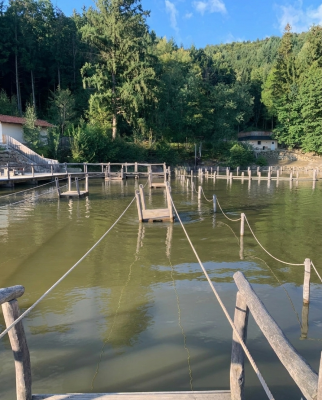 Attraktionen im Stauweiher sorgen im Sommer für ein kühles Nass.