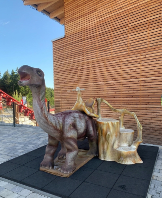 Auf einem Dinosauerer reiten? Ein Fotospot für Groß und Klein.