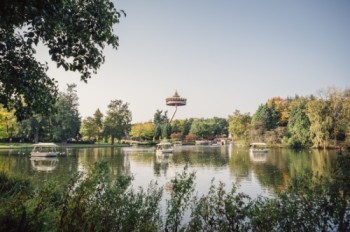 Die idyllische Natur des Parks läd zu entspannten Spaziergängen ein.