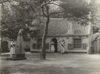 Der Freizeitpark Efteling wurde 1952 eröffnet und hat sich seitdem von einem kleinen Märchenwald zu einem der größten und beliebtesten Freizeitparks Europas entwickelt.