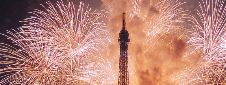 An Silvester wird der Eiffelturm groß in Szene gesetzt.