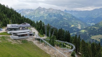 Der Elfercoaster kann wetterunabhängig betrieben werden und ergänzt das Ganzjahresangebot am Elfer.