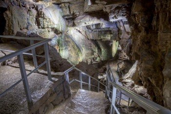 Treppenabgang Erdmannshöhle Hasel