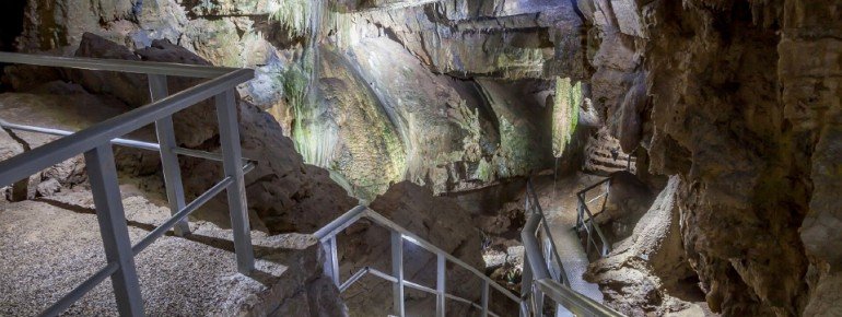 Treppenabgang Erdmannshöhle Hasel