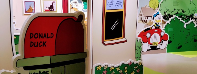 Schauplätze wie Daniel Düsentriebs Werkstatt oder Oma Ducks Bauernhof lassen die Comicwelt von Donald Duck lebendig werden.