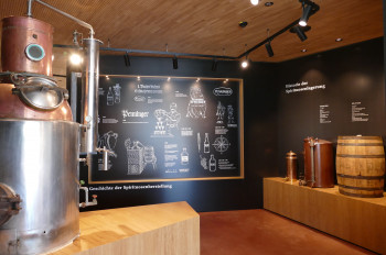 In der Ausstellung lernt man vieles über die Geschichte der Spirituosenherstellung und die verwendeten Rohstoffe.
